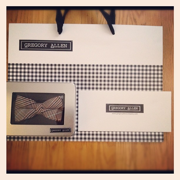 GAC : bespoke bow tie  #bowtie #bespoke #gac #gregoryallencompany #menswear - via Instagram