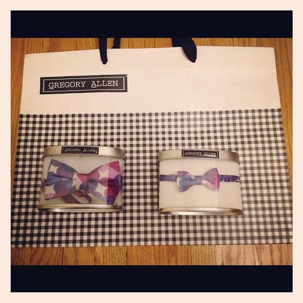 Holiday Gift Ideas: Gregory Allen Company bespoke mother/daughter bowtie /head tie #holidaygiftideas #bowtie #gregoryallencompany #gac #bespoke - via Instagram