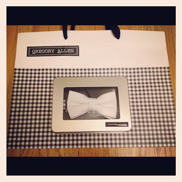 Holiday Gift Ideas: Gregory Allen Company bespoke white leather bow tie #bespoke #gac #gregoryallencompany #bowtie #holidaygiftideas #Learher - via Instagram