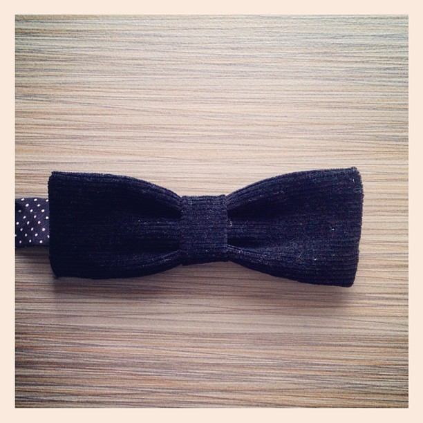 GAC : Black corduroy / black and white silk -Ribbon bow tie... #gac #gregoryallencompany #beautiful #men #bowtie  #ribbonbowtie  #men - via Instagram